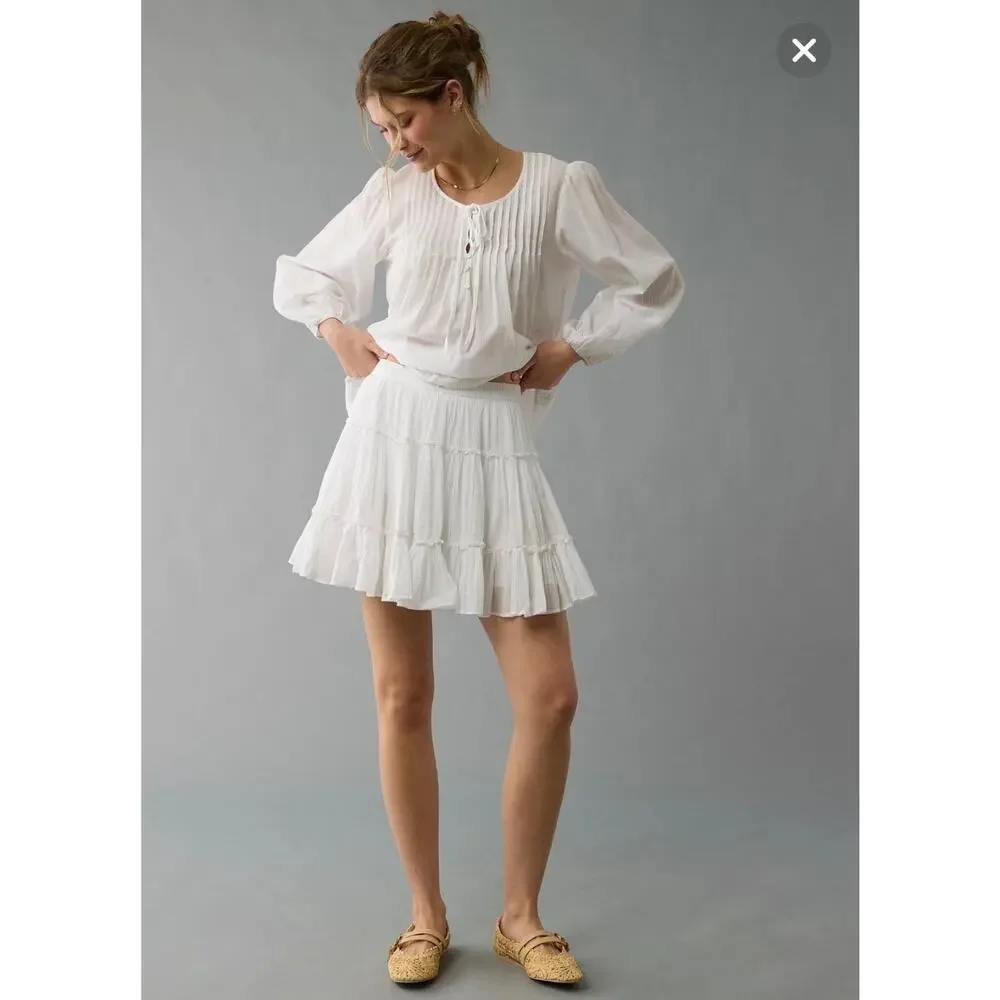 American Eagle High-Waisted Tiered Mini Skirt in White Size Small